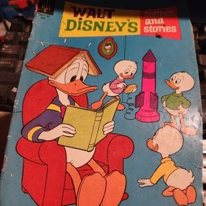 Walt Disney's comics and stories July 1971